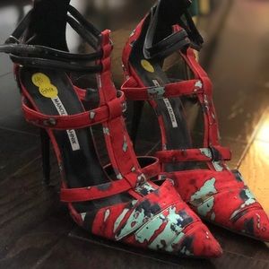manolo blahnik red printed pumps.